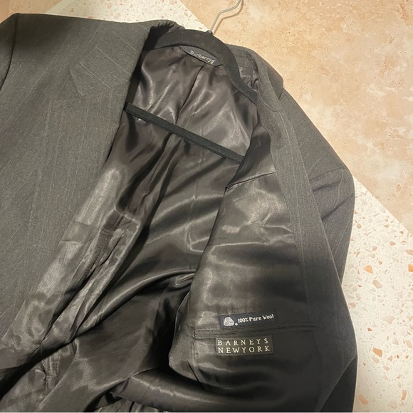 AUTHENTIC BURBERRY BLAZER. PERFECT THRIFTING PIECE. - Picture 2 of 5